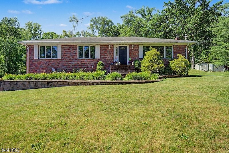 1st image of 10 Rita Ln