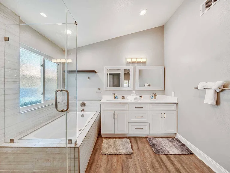 421 Minaret St — Photo 45