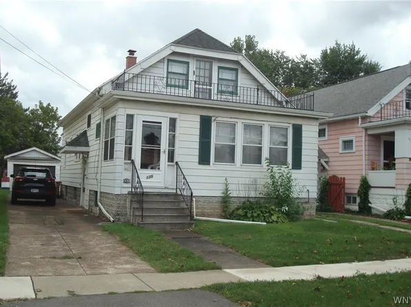 135 Peach Tree Rd, Cheektowaga, NY 14225