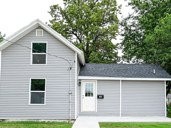 708 S 3rd St, Manchester, IA 52057