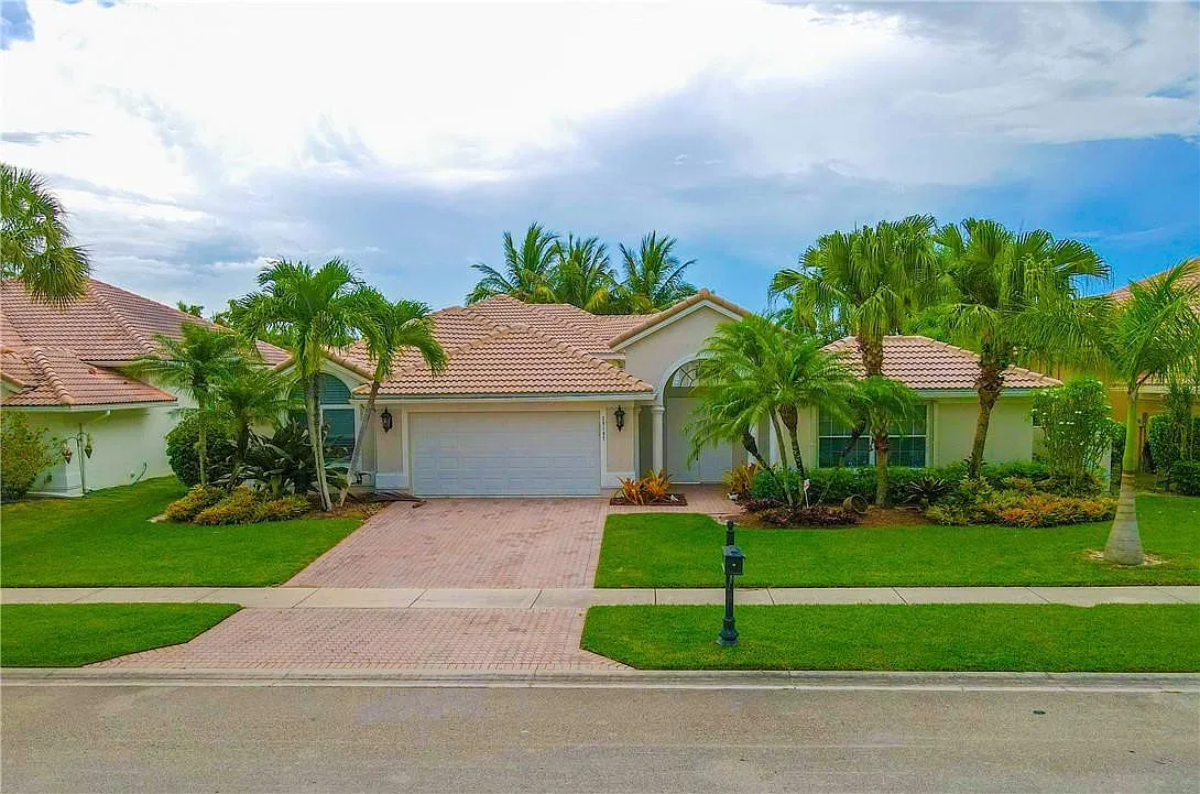 4 bed, 3.0 bath, 2785 sqft, $7,700 — Photo 1