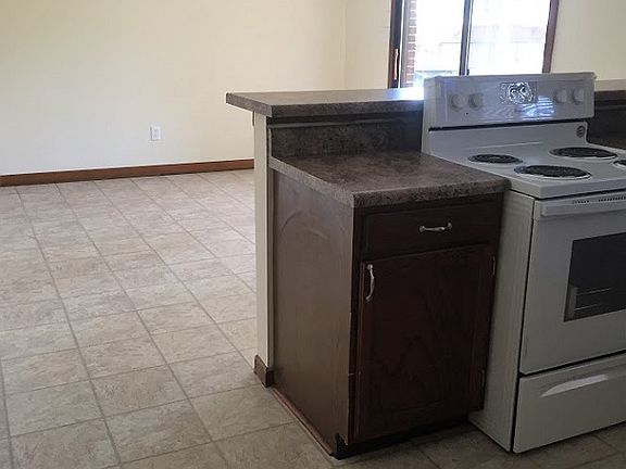 5th image of 2716 Peterson Ln