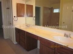 4th image of 4930 Augusta Sq