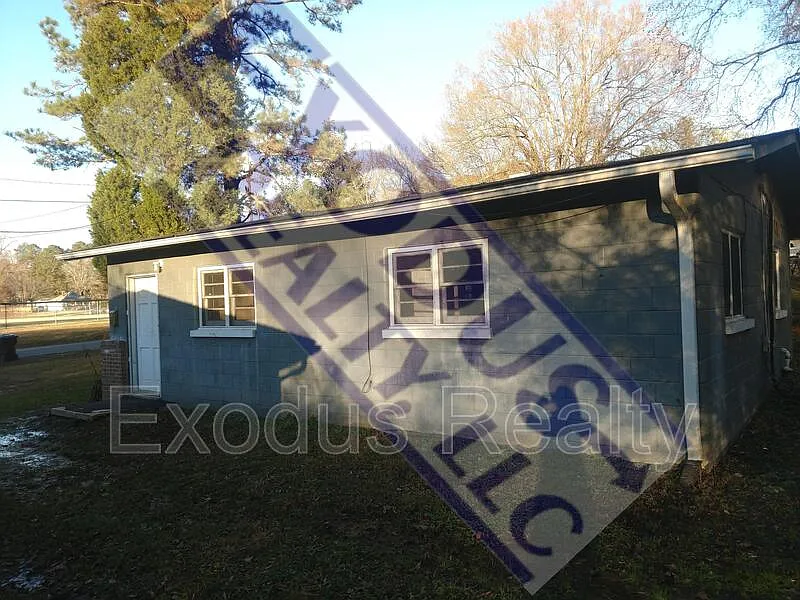 2 bed, 1.0 bath, 850 sqft, $1,100 — Photo 2