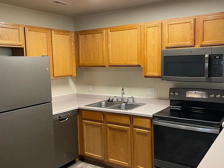 1424 E Redwood Blvd — Photo 1