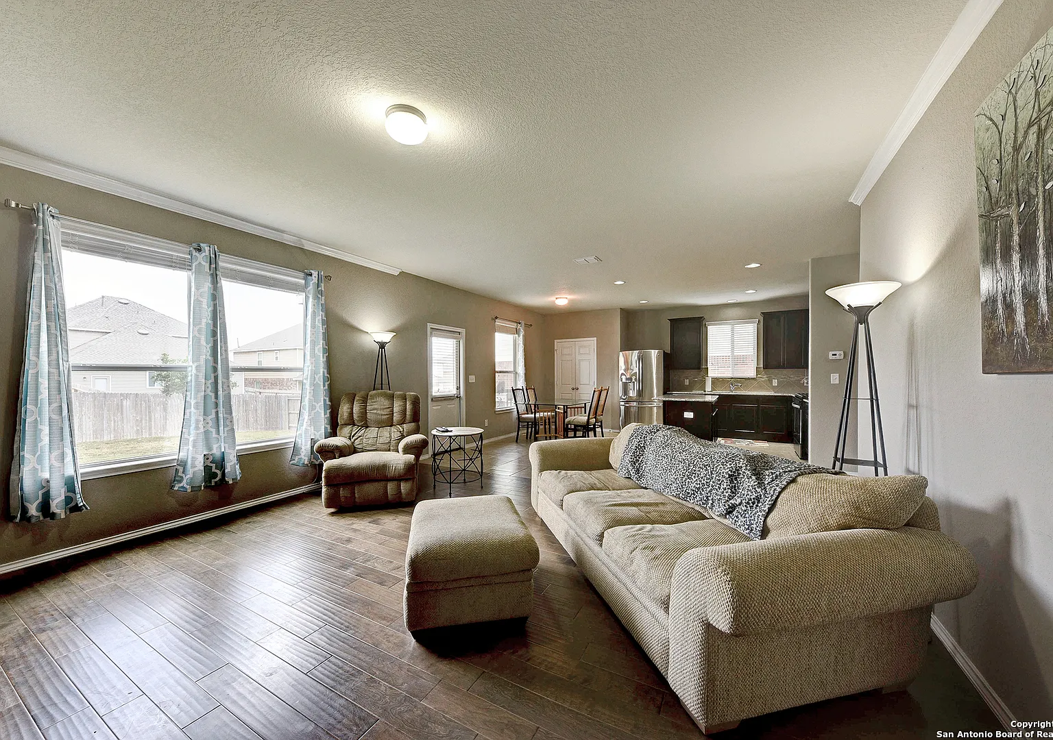 3 bed, 2329 sqft, $2,400 — Photo 3