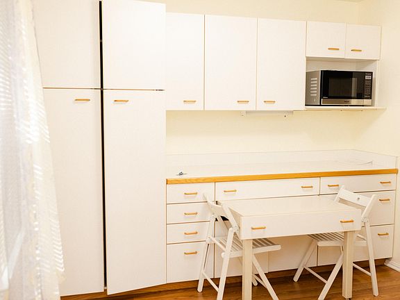 4th image of 2103 Huntington Ave