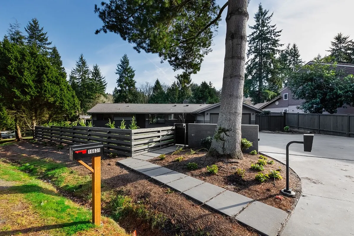 Building Photo - 16631 10th Ave NW