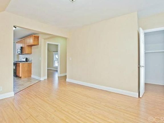 5th image of 364 E Pearl St