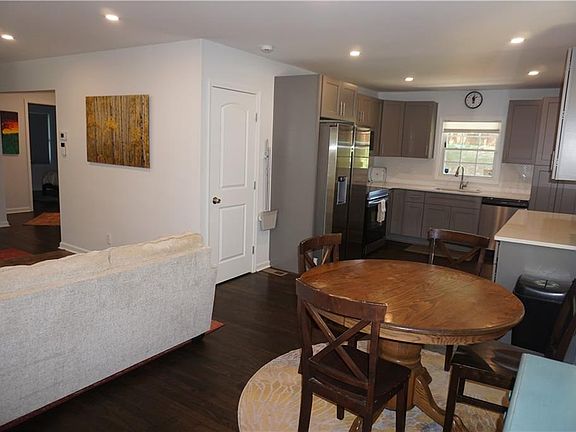 3rd image of 2163 Lilac Ln