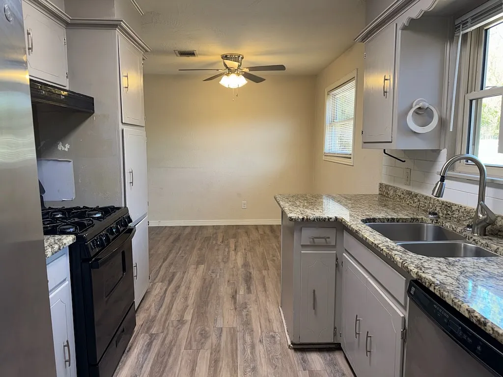 4 bed, 1808 sqft, $1,800 — Photo 2