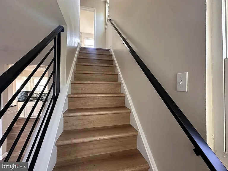 225 Velde Ave — Photo 8