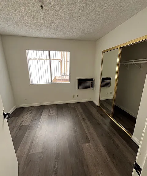 2839 Francis Ave — Photo 5
