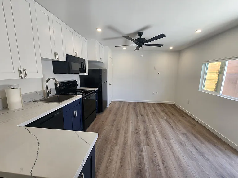 328 Edgehill Ln #2 — Photo 8