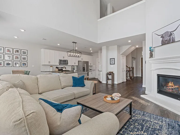 209 Birkshire Dr — Photo 15