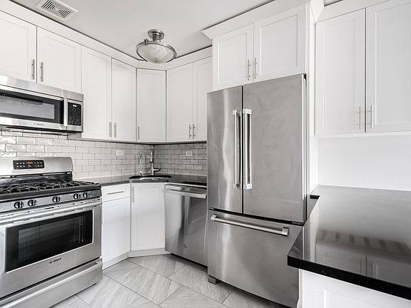 3rd image of 298A Marion St #2