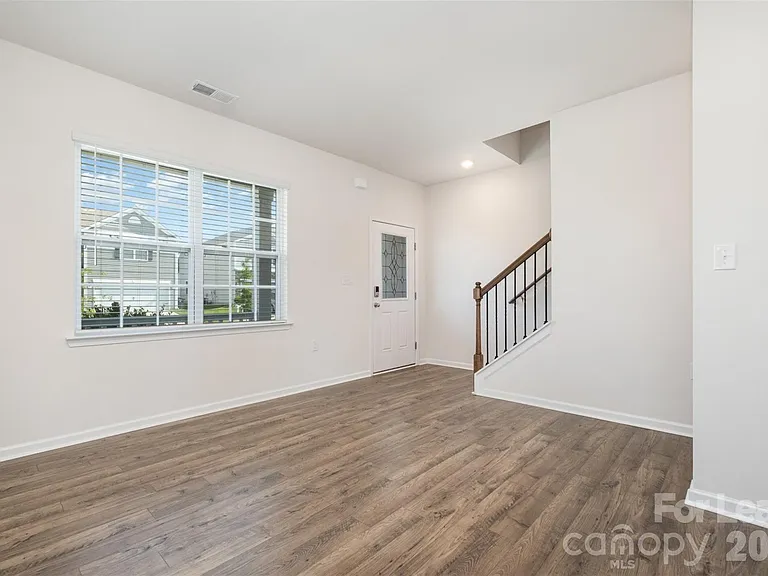 2407 Sugar Ct SW — Photo 4