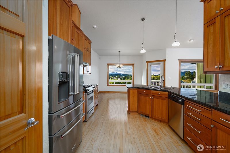 3rd image of 1810 Island View Place