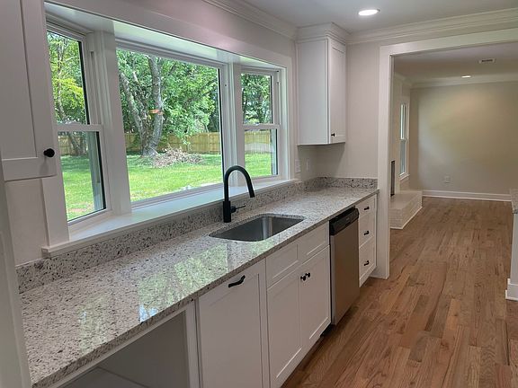 4th image of 605 Cottonfield Ln