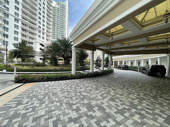 2nd image of 701 Brickell Key Blvd #16
