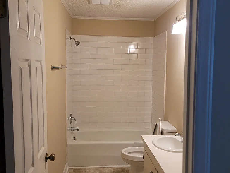 1403B E 2nd St #B — Photo 3
