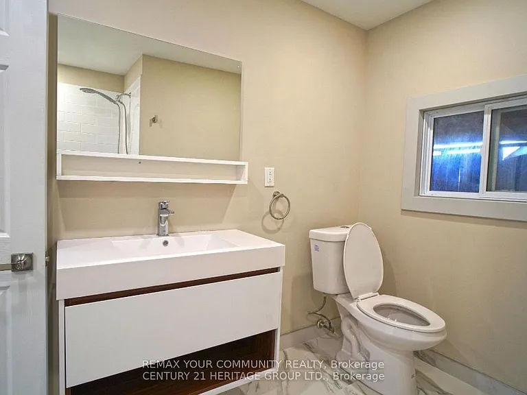 236 Simcoe Ave — Photo 34