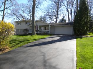 5976 Hummingbird Ln, Clarkston, MI 48346