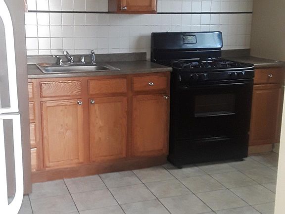 5th image of 464-468 Treeside Dr