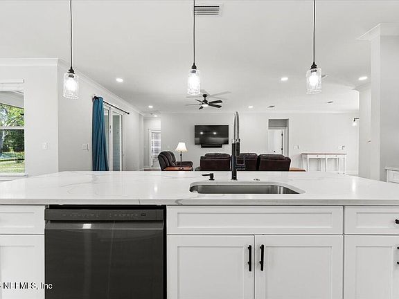 3rd image of 1716 MUIRFIELD Drive