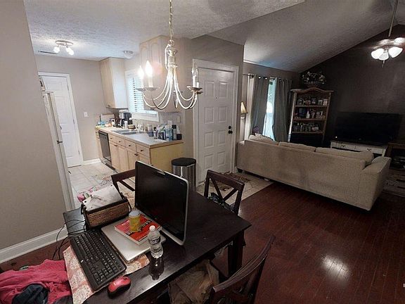 5th image of 211 Concannon Ct