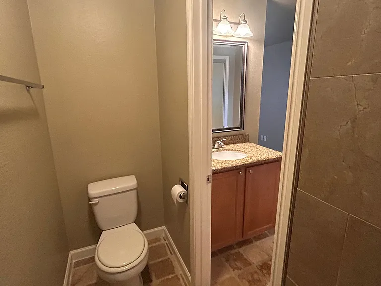 4002 Elmo Loop #D — Photo 13
