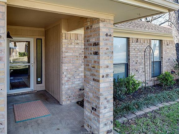 2nd image of 9202 Timber Knoll Dr