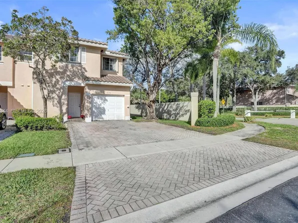 9175 NW 40th Pl, Sunrise, FL 33351