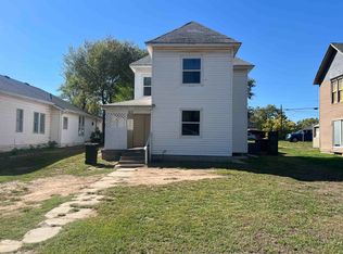 617 N 4th St, Arkansas City, KS 67005