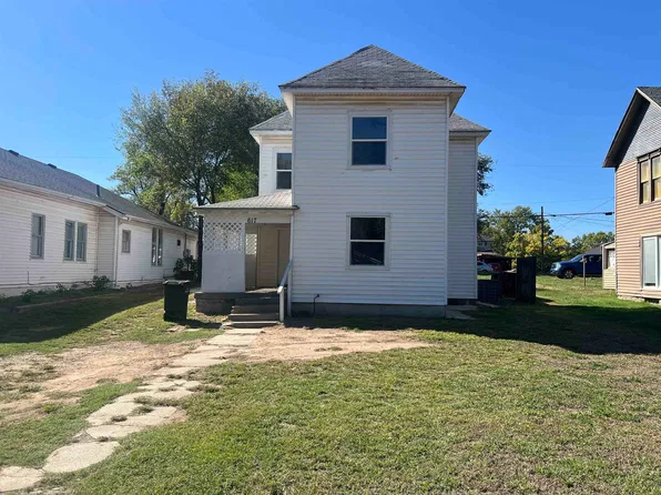617 N 4th St, Arkansas City, KS 67005
