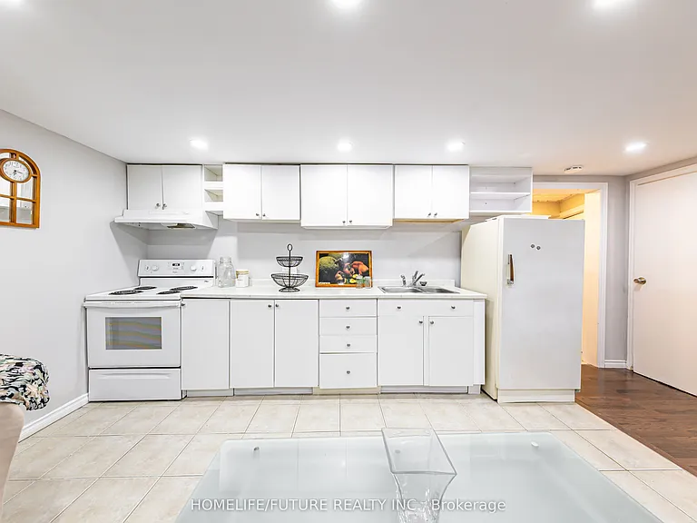 795 Bermuda Ave #BASEMENT — Photo 2