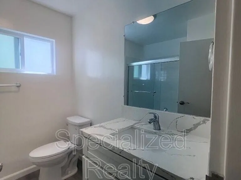 139 N Belmont St — Photo 8