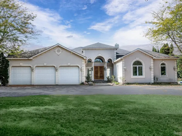 68373 Lake Angela Point, Richmond, MI 48062