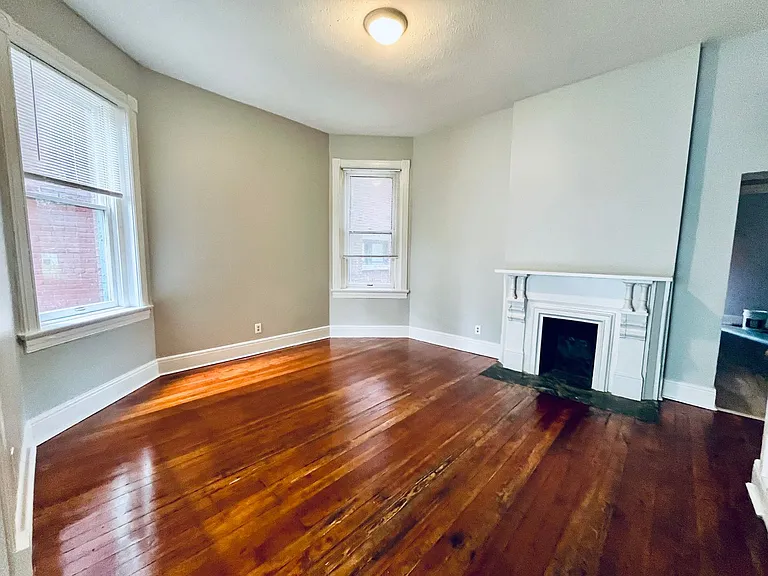 938 S 6th St — Photo 11