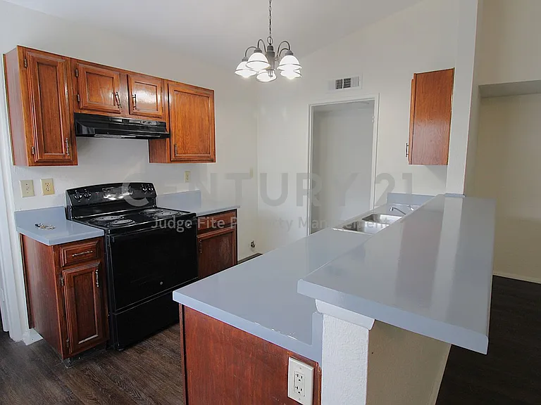 407 Pogue St — Photo 3