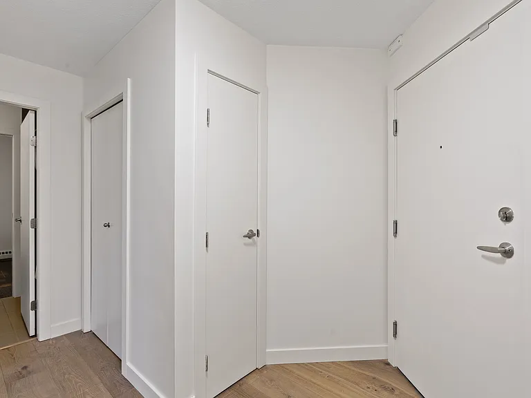 333 22nd Ave SW #106 — Photo 8