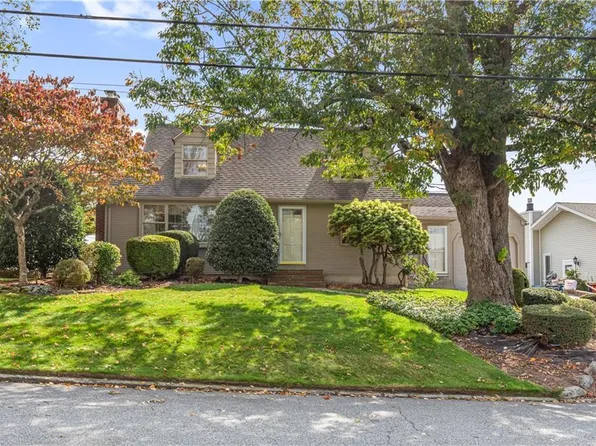 124 Longview Dr, Cranston, RI 02920