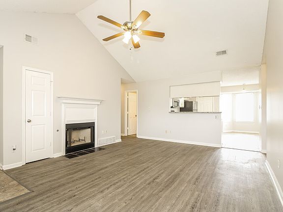 5th image of 2916 Churchwell Dr