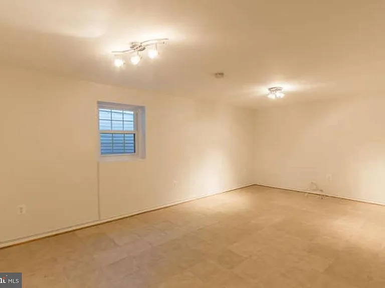 8302 Moline Pl — Photo 22