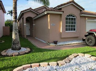 10687 NW 7th St, Pembroke Pines, FL 33026