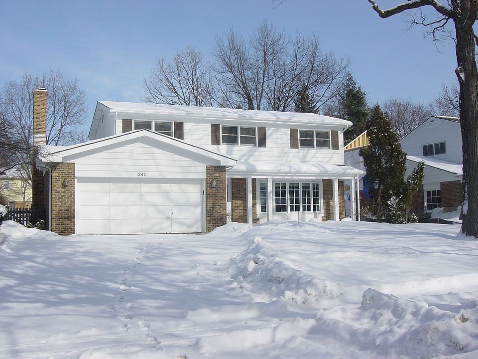 Large frontyard away from the sidewalk