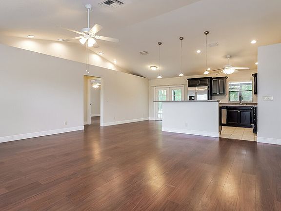 4th image of 216 Cordoba Cir