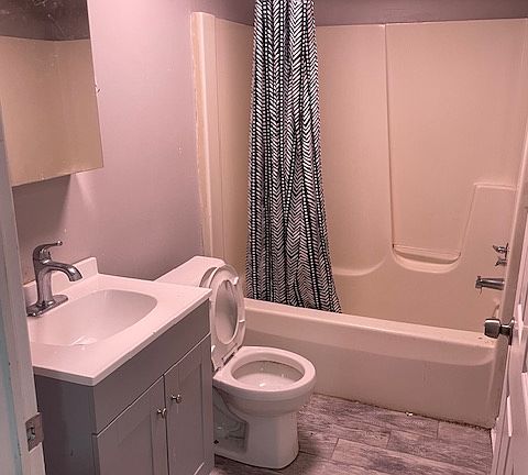 400 ashmore - master bathroom