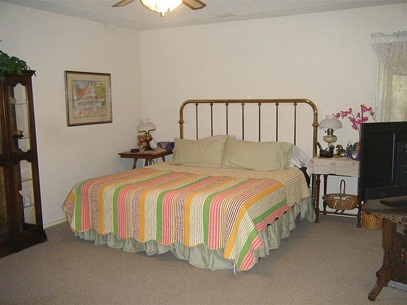 4th image of 1304 Alan Ln