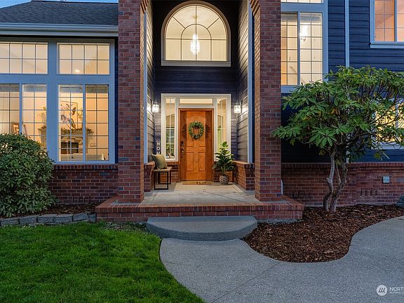 2nd image of 8016 Deschutes Court SE